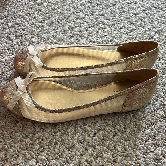 Kate Spade gold flats size 8 - Picture 2 of 9